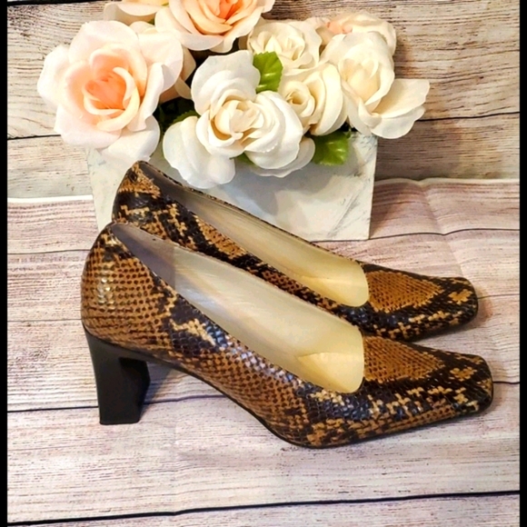 Via Spiga Snakeskin Square Toe Pump - Picture 1 of 11